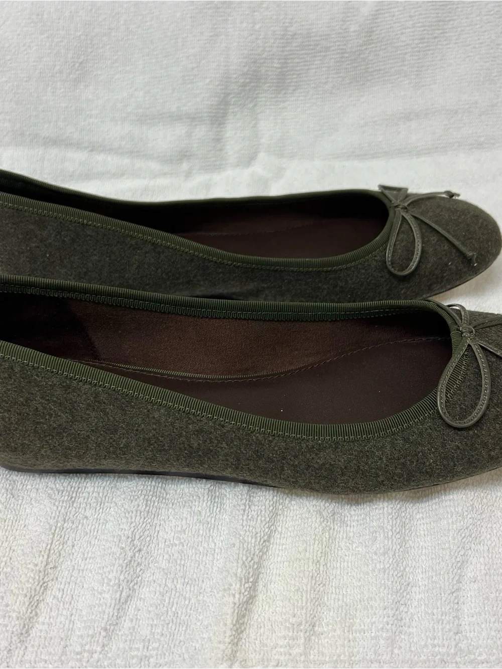 10022-Shoe Saks Fifth Avenue New York Vero Cuoio Green Ballet Flat Sz 11 M